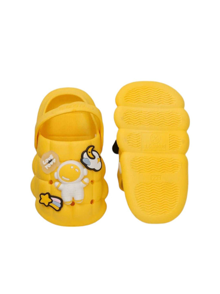 3d-astronaut-motif-yellow-clogs-for-boys..