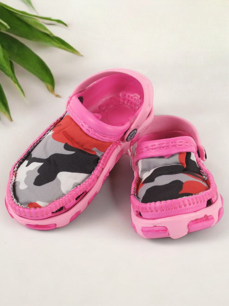 Pink and Grey Camouflage Slip-On Clogs with Soft Fabric Upper For Girls creative view