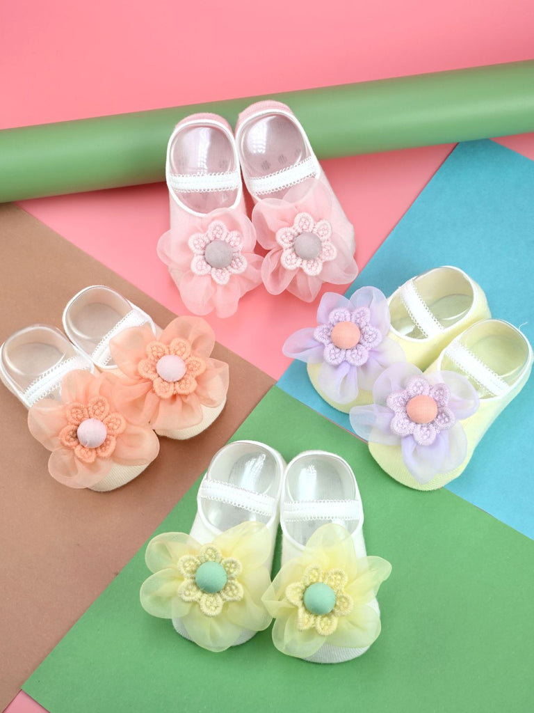 Adorable Floral Charm Baby Socks Set for Girls - Multi  Creative View