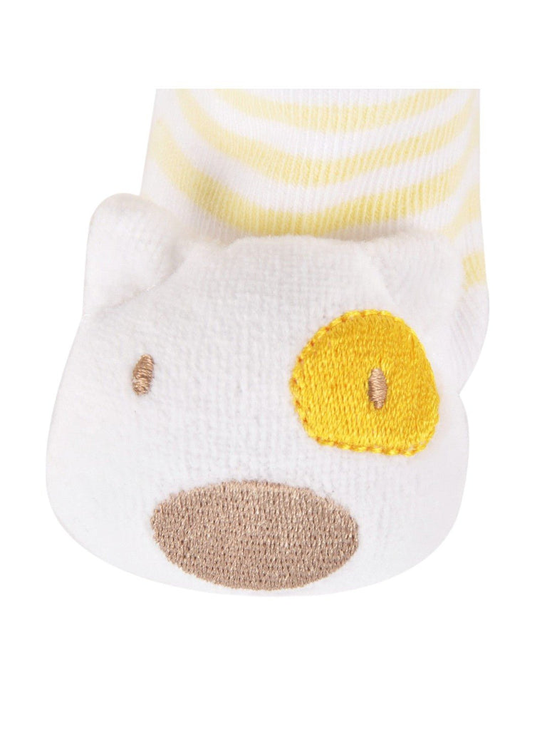 Zoomed-in view of the playful bear face design on the toe of the Baby Bear Ankle Socks by Yellow Bee.