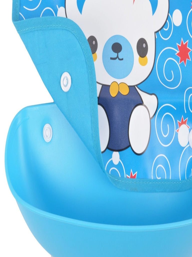  Detailed view of the button design on the Yellow Bee Bear Easy Clean Bib with Crumb Collector.