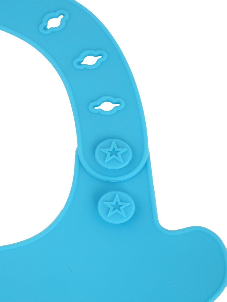 Detailed view of the button closure on the Yellow Bee Easy Clean Silicone Bib with Crumb Collector in Blue.