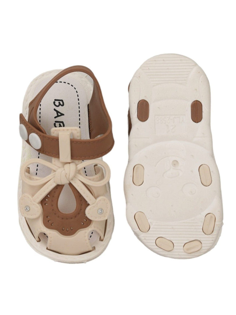 Front and back view of Yellow Bee classic bow-tie sandals for girls