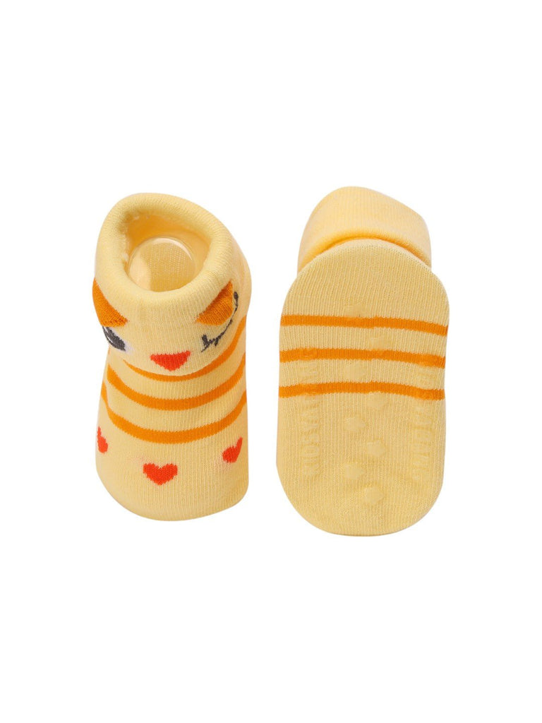 Front and back view of Cute Chick Baby Socks with Heart Accents – Soft and Playful Design by Yellow Bee