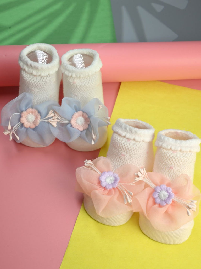 Graceful Baby Socks with 3D Mesh Daisy Flowers for Girls - White & Pink - Creative View