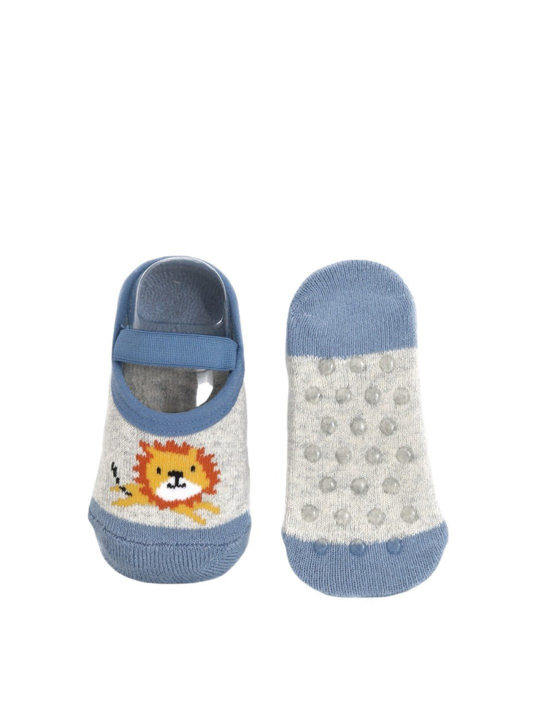 Front and back view of baby socks with a lion design and strap for a secure fit, perfect for babies.