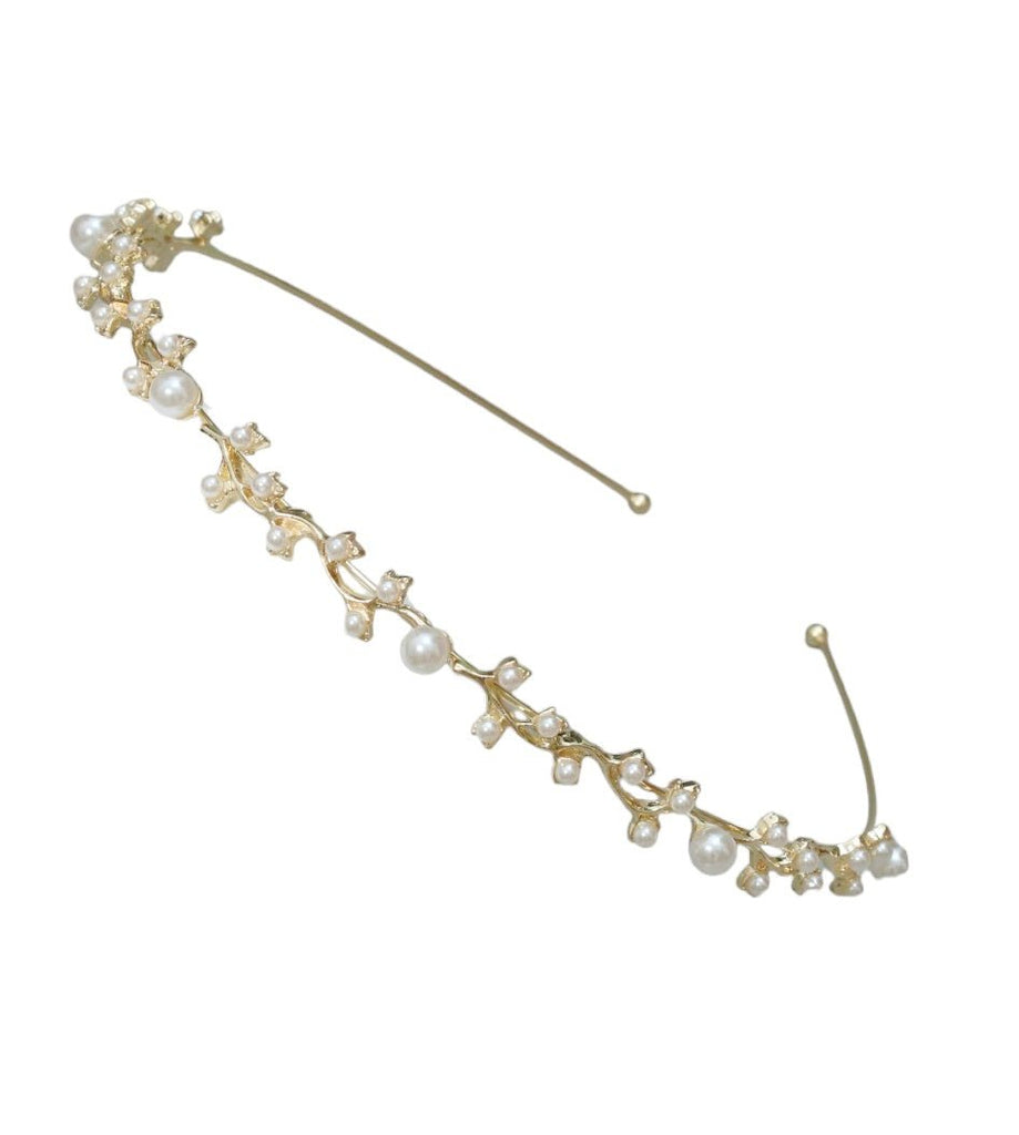 Yellow Bee's leaf-patterned rhinestone hairband in golden, white, and silver for a chic wedding look.