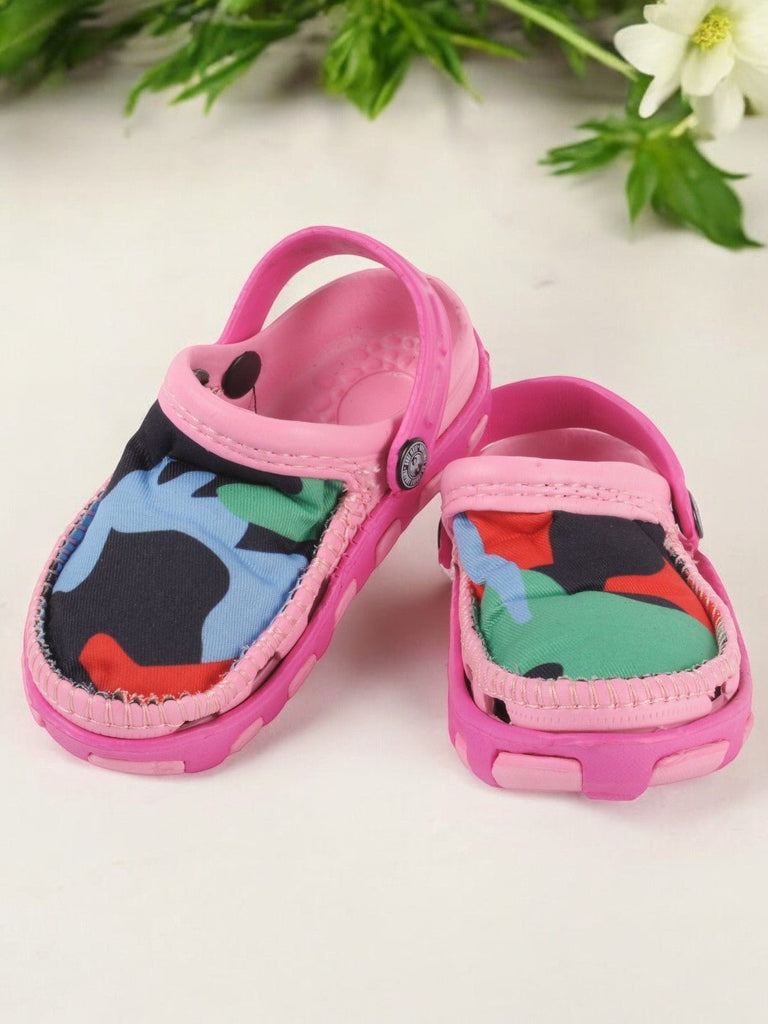 Pink Camouflage Slip-On Clogs with Soft Fabric Upper For Girls creative view