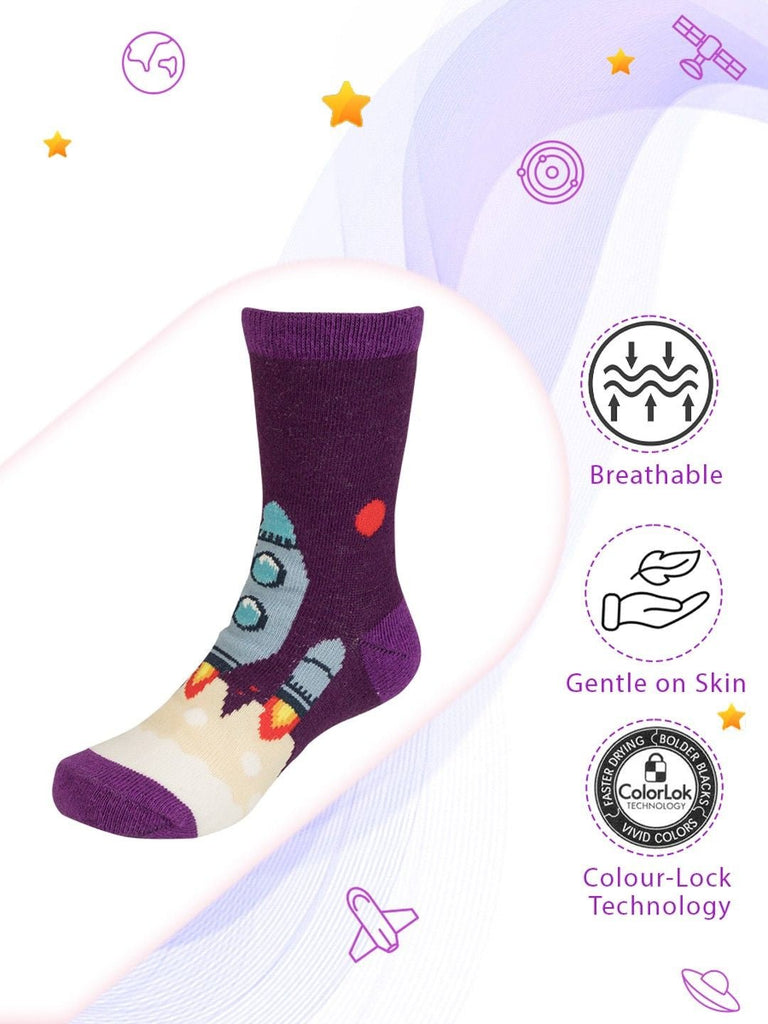  Infographic view of Yellow Bee Space Adventure Socks for Kids detailing features like seamless toe, soft elastic cuffs, and premium combed cotton.