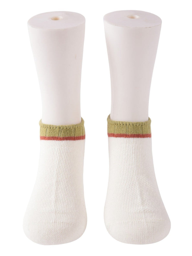 ront view of Kids' White Ankle Socks showcasing the plain pattern with colored stripes.