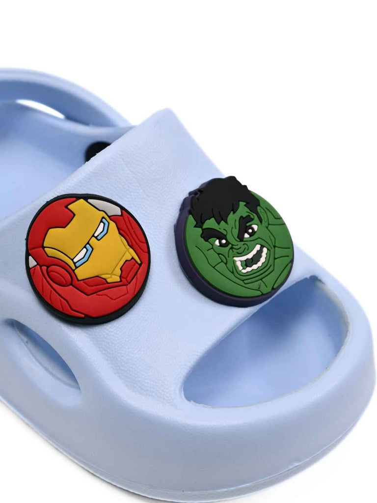 Yellow_Bee_Boys_Marvel_Avengers_Sandals_Iron_Man_Hulk_Captain_America_Charms_Blue_-_Close_Up_View