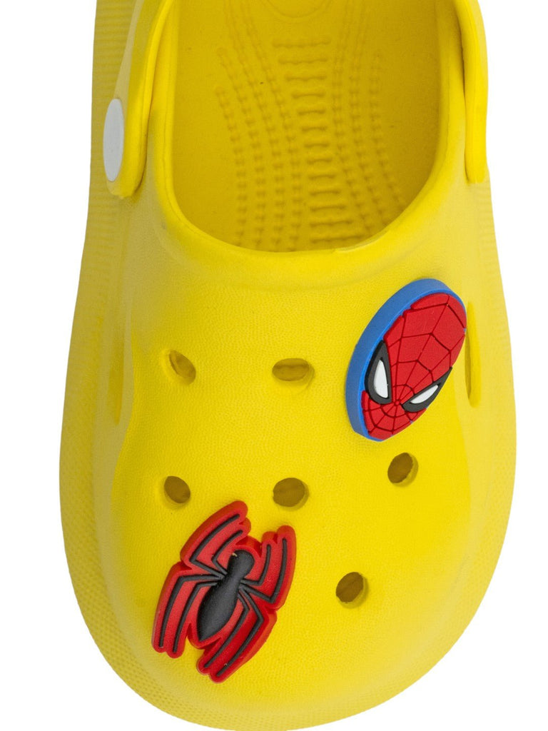 Yellow Bee Boys’ Marvel Spider-Man Clogs with 3D Face, Web Gesture & Logo Charms – Yellow-Front View