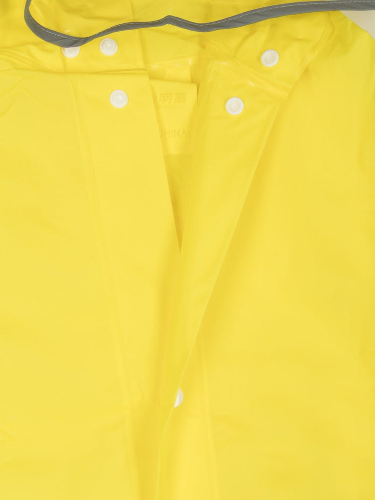 Close-up of the crocodile design on Yellow Bee boys' raincoat, featuring a playful crocodile with a brush and bubbles