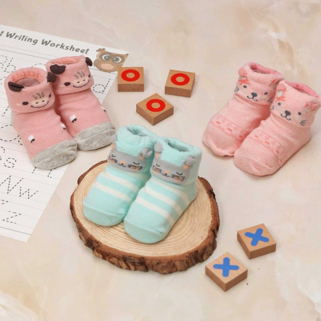 Baby girl's pink kitten anti-skid socks