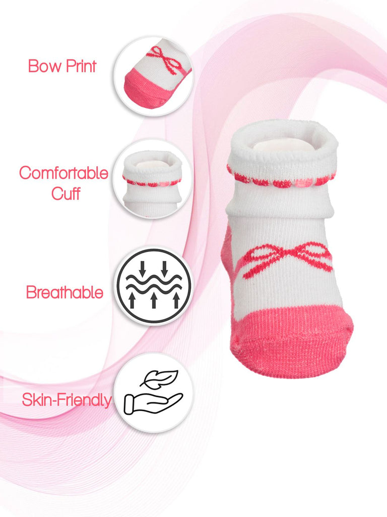 Infant girl's breathable and skin-friendly bow socks with comfortable cuff detail.