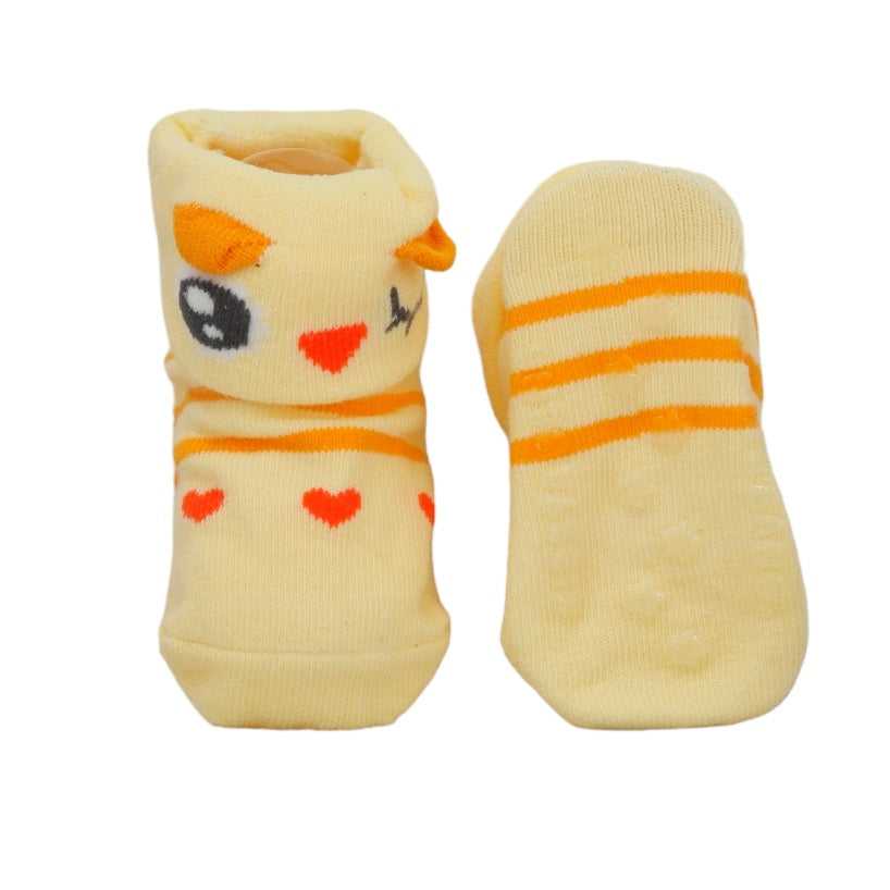 Yellow Bee's cozy animal-themed socks for baby girls, featuring an anti-skid sole and adorable character details