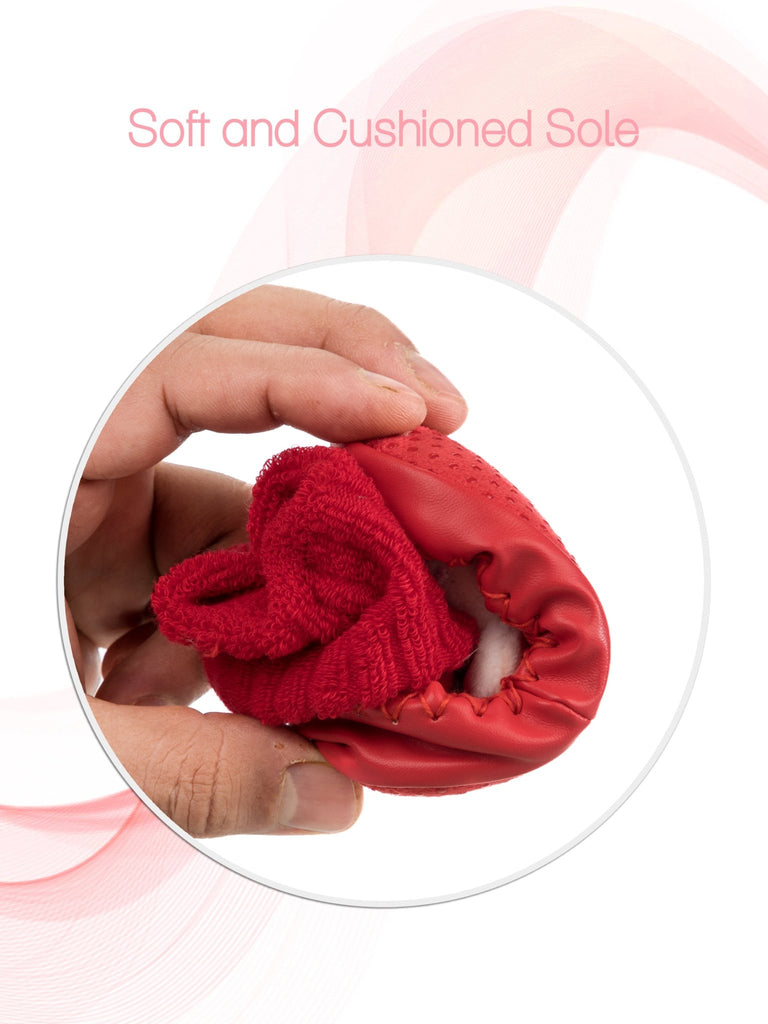 Hand-squeezing soft and cushioned sole of Yellow Bee's girl's red cow leather shoe sock.
