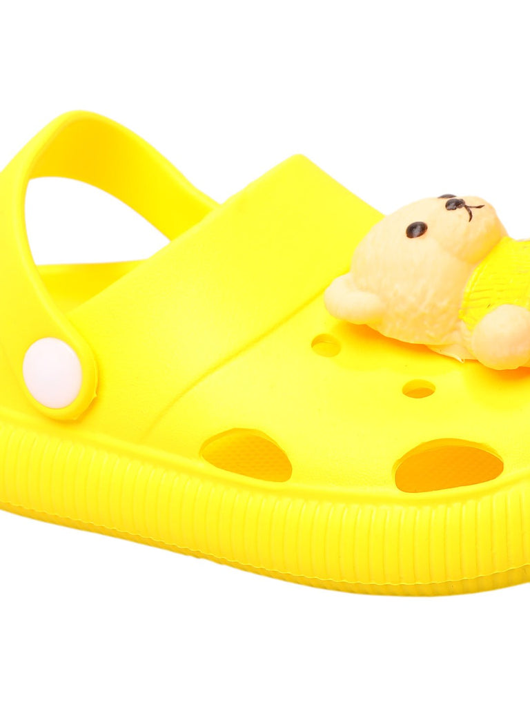 Close-up of the heel strap on yellow clogs featuring a teddy bear applique, ensuring a snug and secure fit