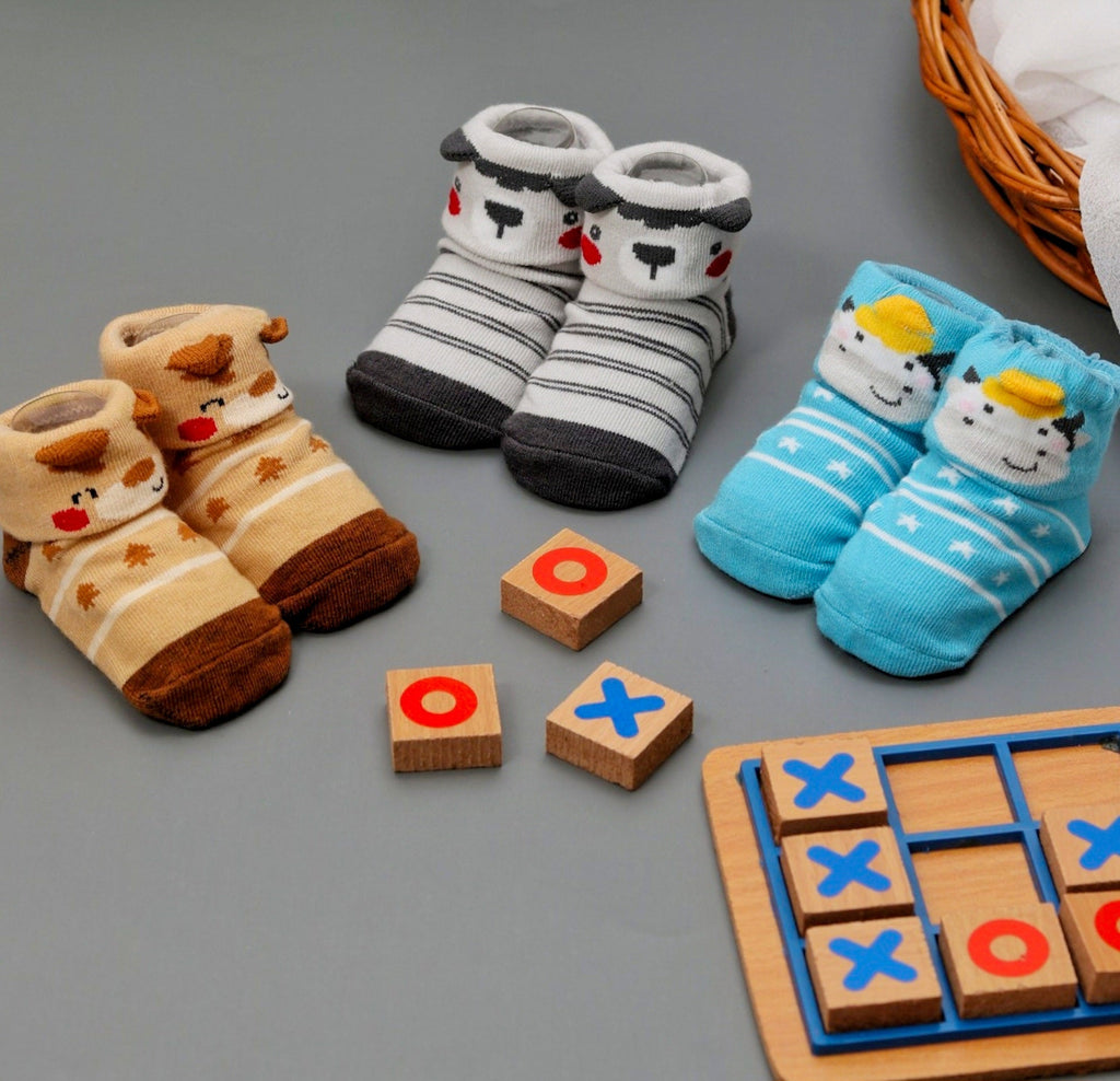 aby blue socks with grey and white stripes and playful bear face design for boys.