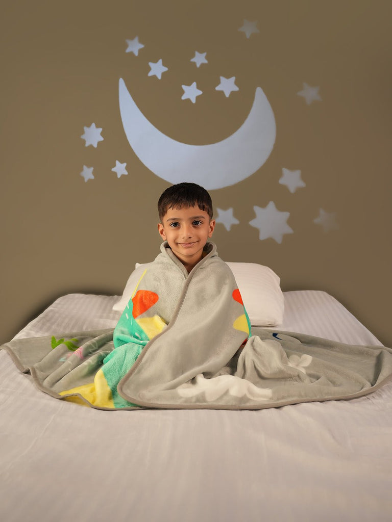 Cozy Yellow Bee Dino Blanket on Bed – Perfect Size for Boys