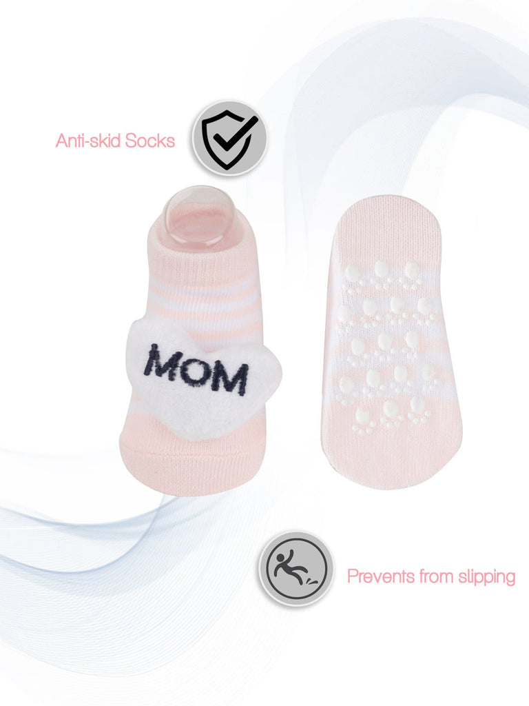 Pink anti-skid baby socks with "I love MOM" inscription and details on non-slip features by Yellow Bee.