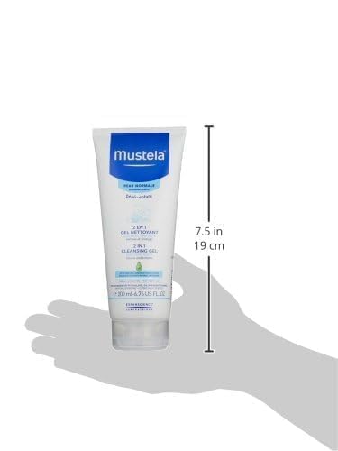 Hand holding Mustela Hair and Body Wash tube indicating size and dimension