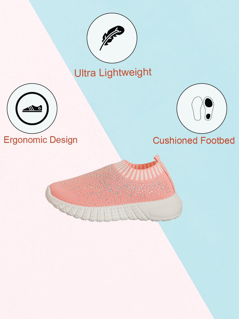 Infographic showing the features of pink knit slip-on shoes: Breathable, lightweight, and ergonomic.