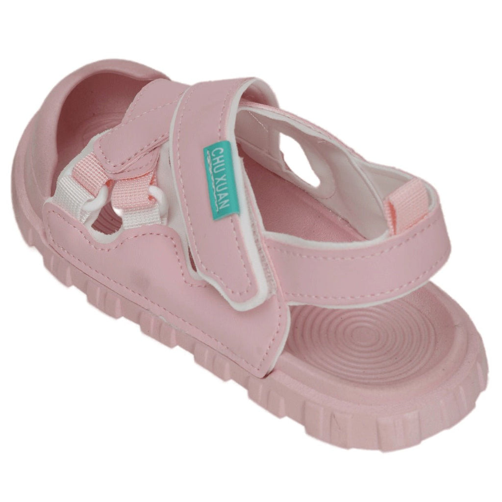 Charming pink sandals with easy-to-adjust straps for a perfect fit for young adventurers