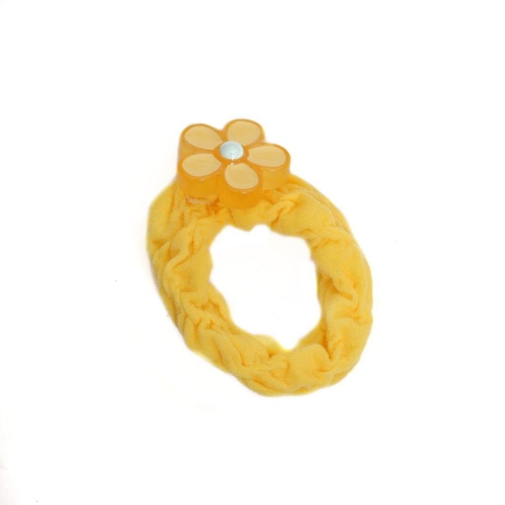 Cheerful yellow rubber band with a cute flower, perfect for playful hairstyles by Yellow Bee.